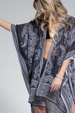 Load image into Gallery viewer, Damask &amp; Paisley Print Kimono